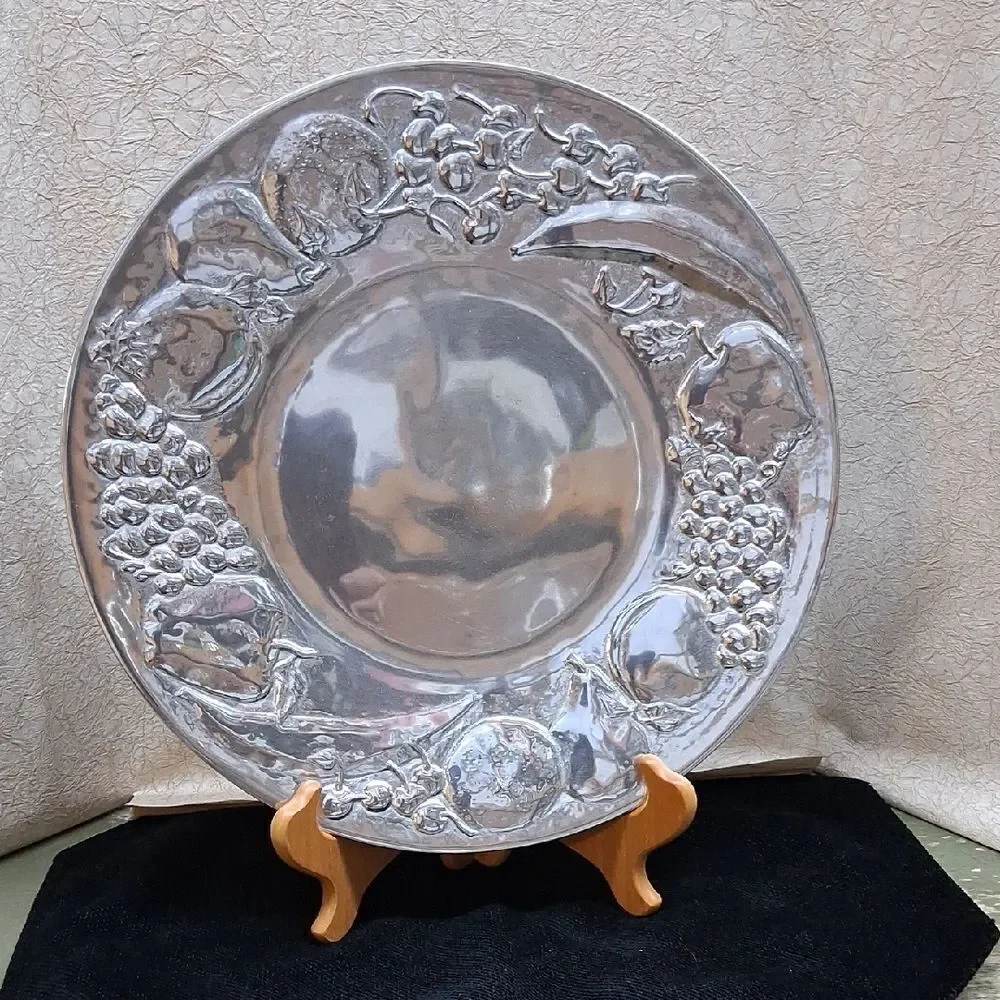 Wilton Armetale Silver‎ Embossed Platter